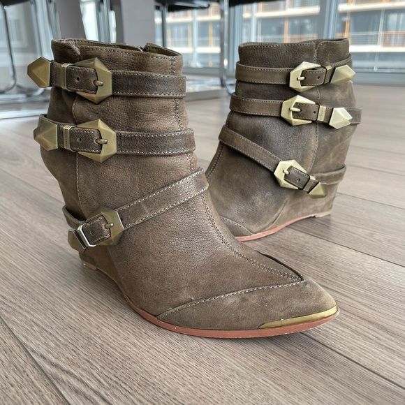 VINCE CAMUTO Kannon Wedge Boots - Picture 2 of 6